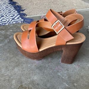 Orange tan heels with faux wood